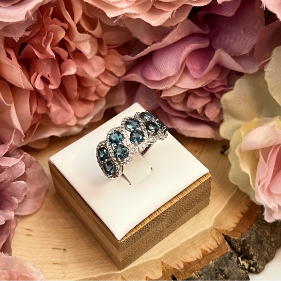 Stunning 3.77 Carat London Blue Topaz Ring with White Topaz Accents - Picture 4 of 17